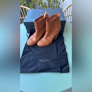 Rag & Bone Classic Newbury Sz 6 womens